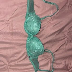 PINK VICTORIA SECRET BRA
